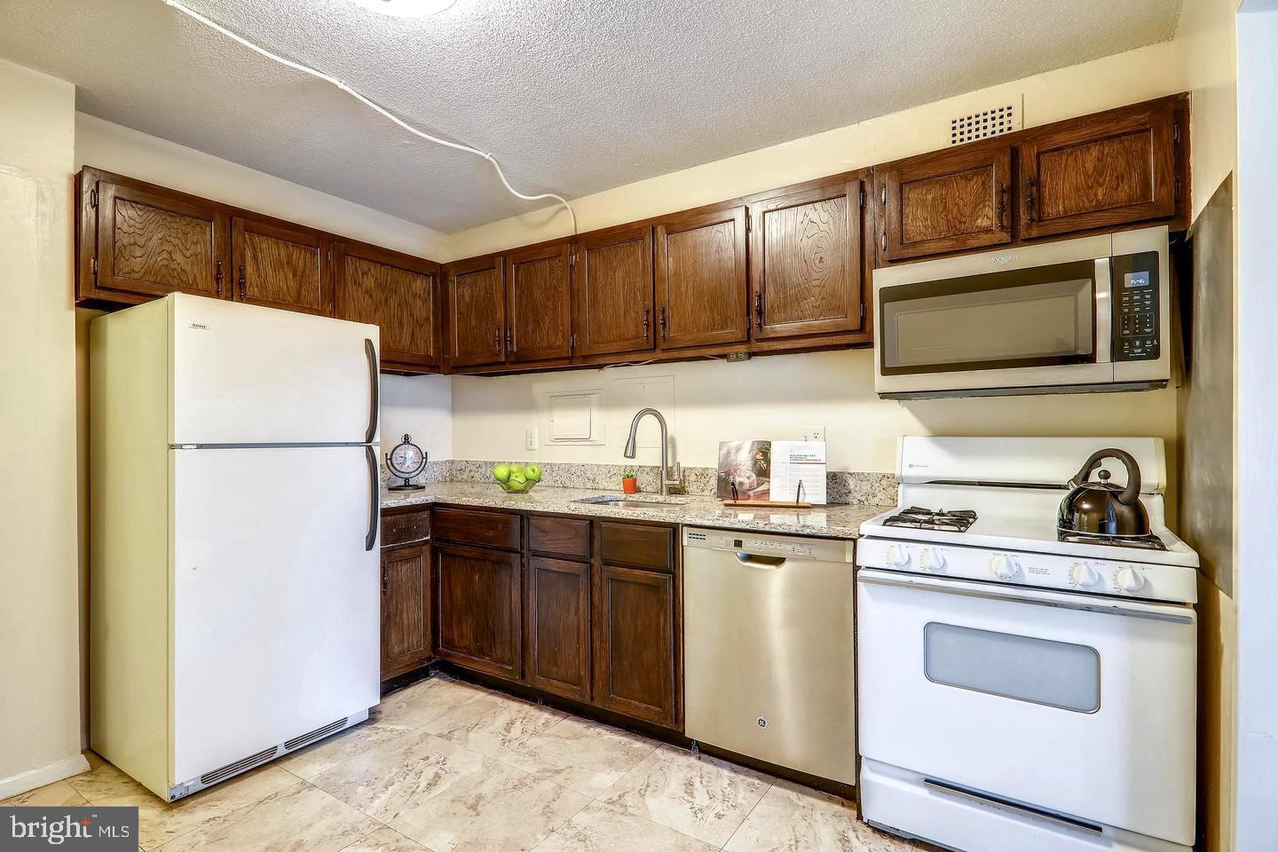 1836 Metzerott Road, Unit T21 Adelphi, MD 20783 - Photo 10 of 32 Kitchen