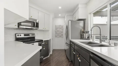 $850,000 | 8490 Via Sonoma, Unit 10, La Jolla, CA 92037