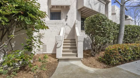 $850,000 | 8490 Via Sonoma, Unit 10, La Jolla, CA 92037