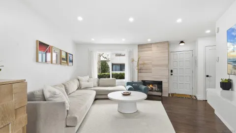 $850,000 | 8490 Via Sonoma, Unit 10, La Jolla, CA 92037