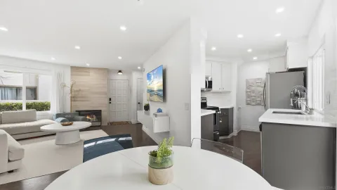 $850,000 | 8490 Via Sonoma, Unit 10, La Jolla, CA 92037
