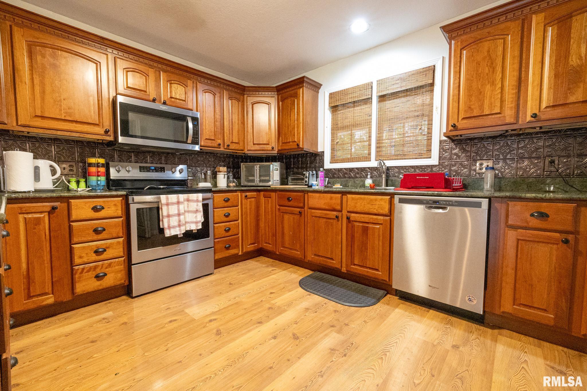 575 Wildcat Bluff Road Vienna, IL 62995 - Photo 11 of 60