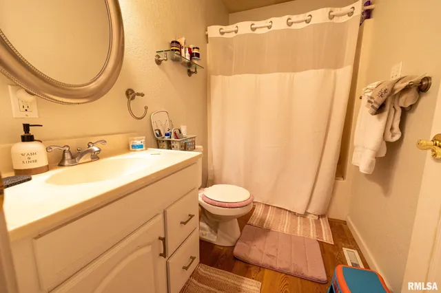 $779,000 | 575 Wildcat Bluff Road, Vienna, IL 62995