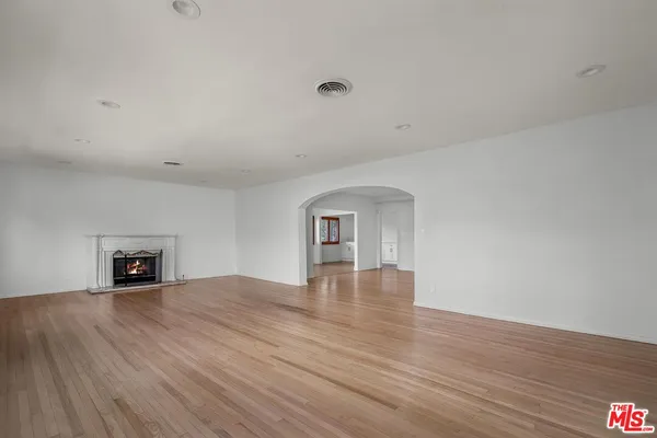 $5,995 | 157 South Elm Drive, Beverly Hills, CA 90212