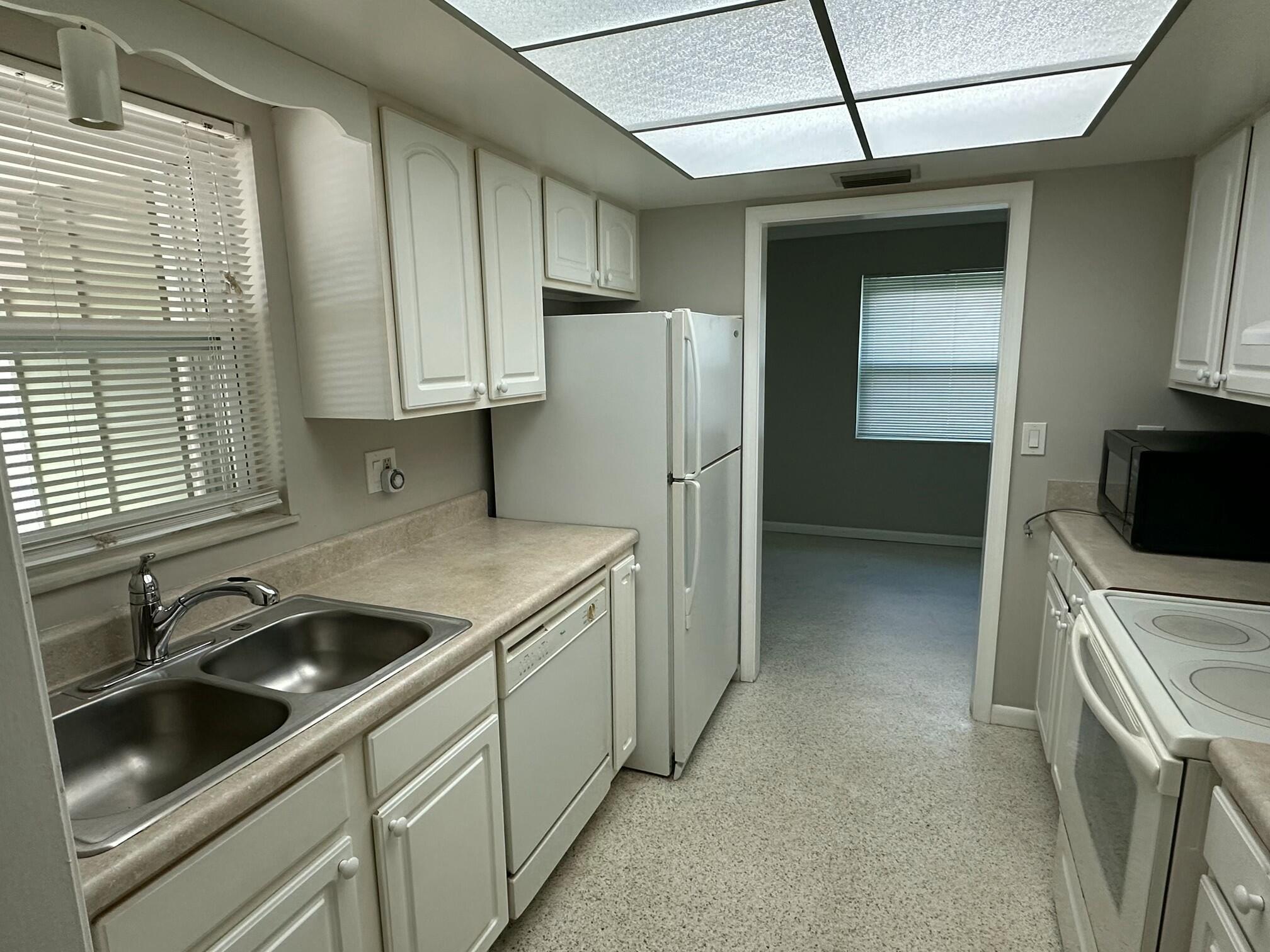 2095 Northwest Fork Road Stuart, FL 34994 - Photo 4 of 10 2095 Fork Kitchen