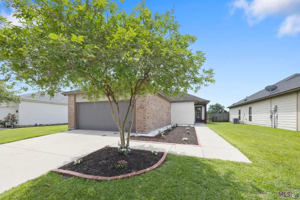 $279,000 | 1215 Madrid Avenue, St. Gabriel, LA 70776