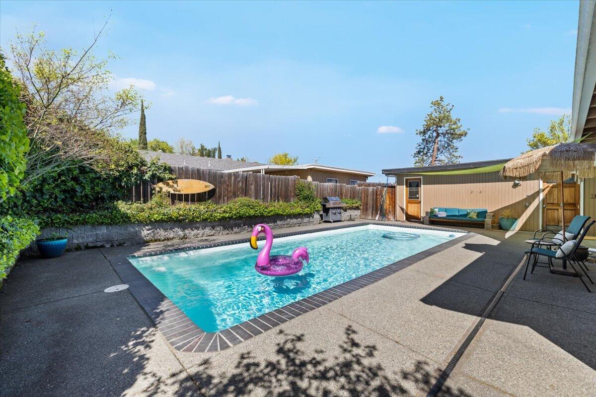 113 Houston Road Phoenix, OR 97535 - Photo 8 of 29 a view of outdoor space and living tub