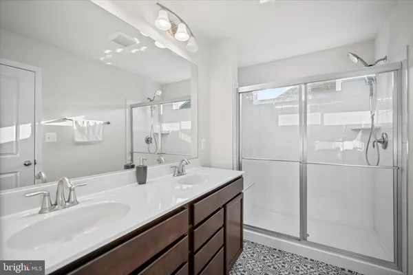 $545,000 | 18218 Summit Pointe Drive, Triangle, VA 22172