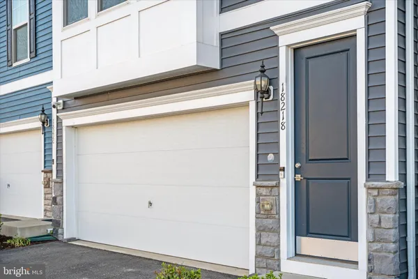 $545,000 | 18218 Summit Pointe Drive, Triangle, VA 22172