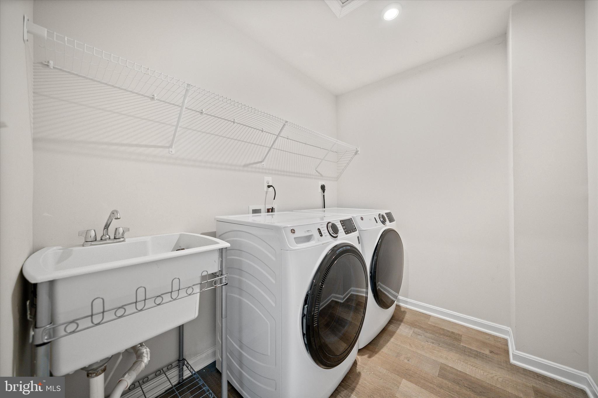 18218 Summit Pointe Drive Triangle, VA 22172 - Photo 27 of 40 laundry conveniently located on bedroom level