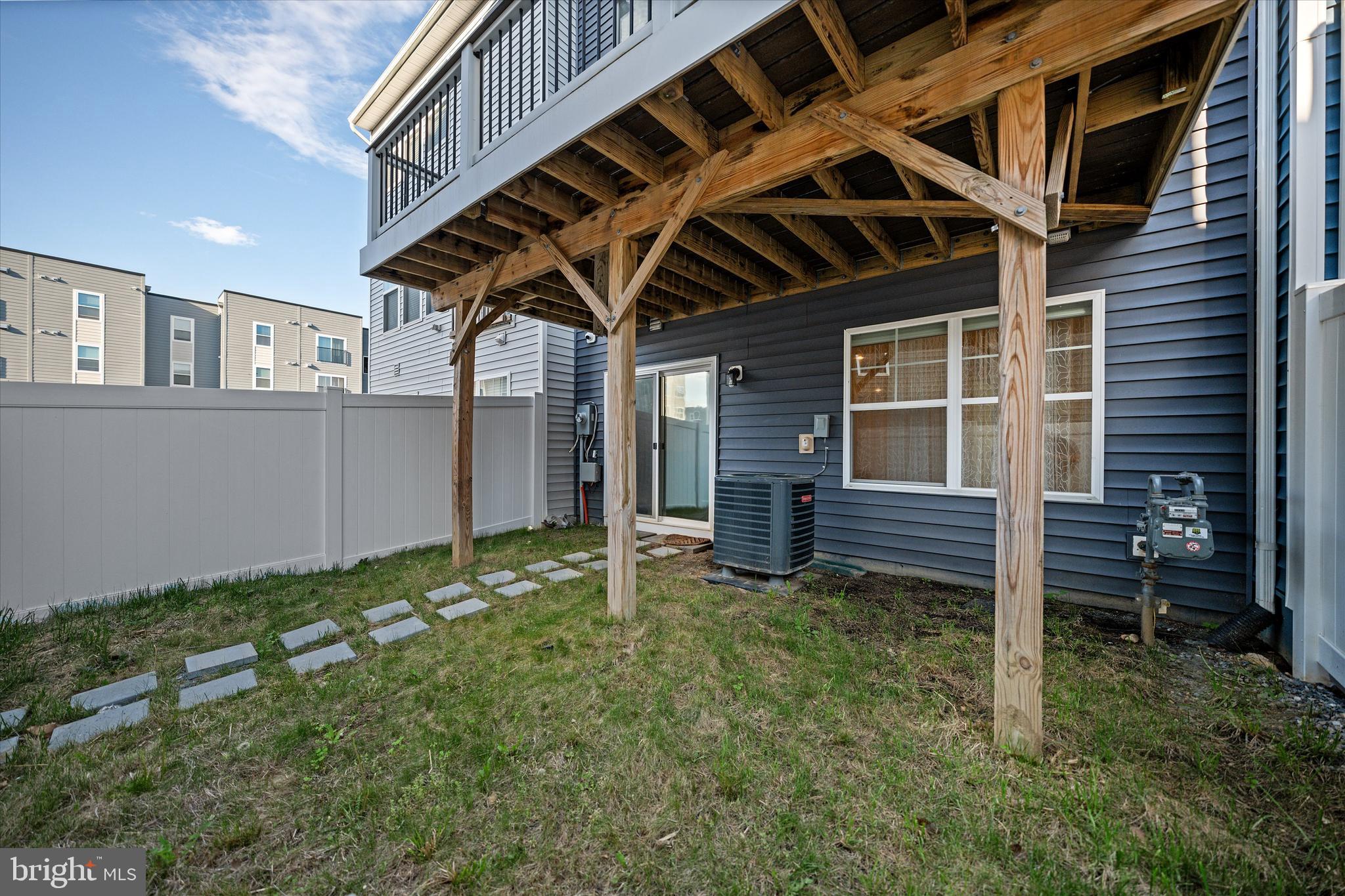 18218 Summit Pointe Drive Triangle, VA 22172 - Photo 33 of 40 Fully fenced Yard