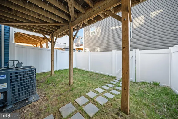 $545,000 | 18218 Summit Pointe Drive, Triangle, VA 22172