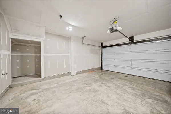 $545,000 | 18218 Summit Pointe Drive, Triangle, VA 22172