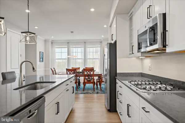 $545,000 | 18218 Summit Pointe Drive, Triangle, VA 22172