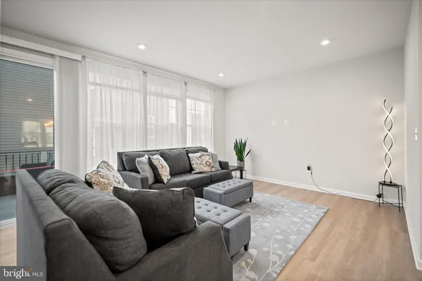 $545,000 | 18218 Summit Pointe Drive, Triangle, VA 22172
