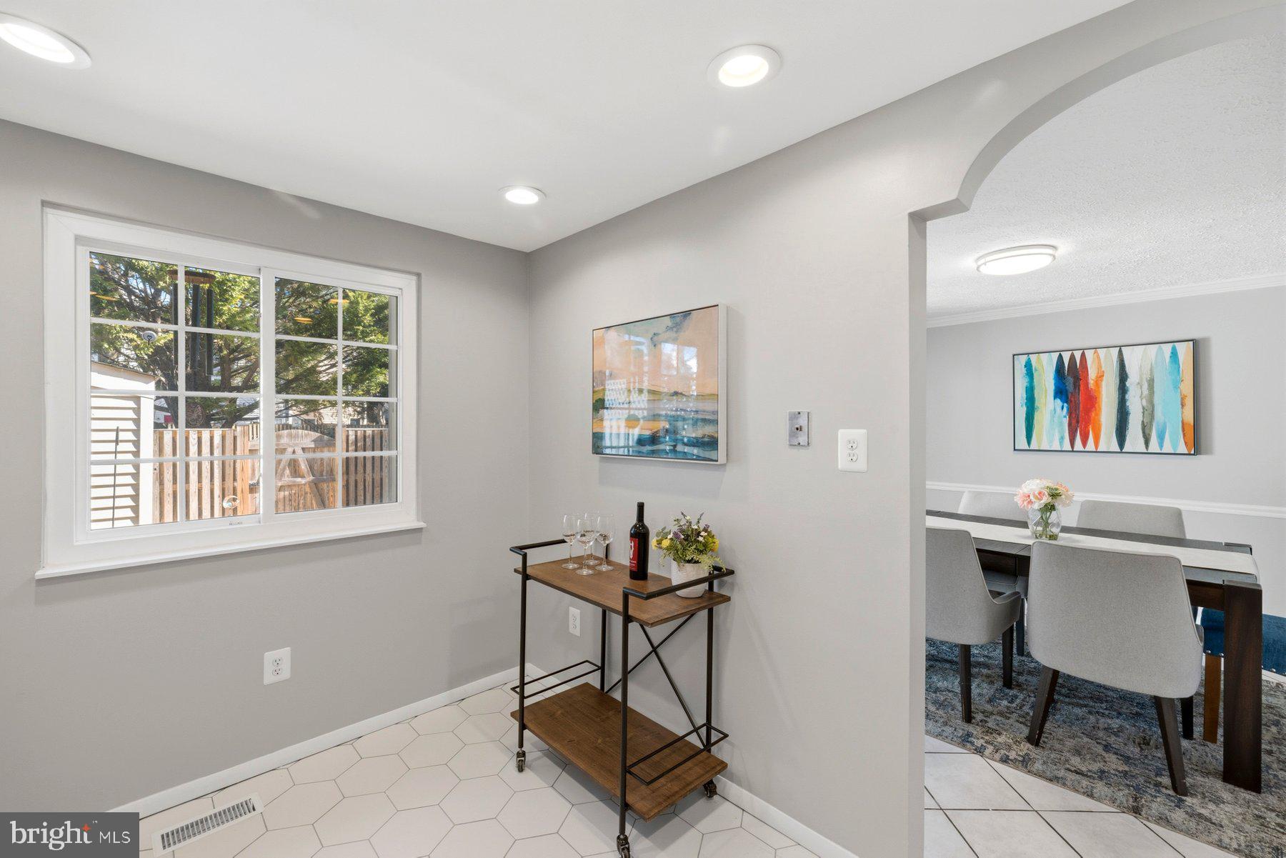 5 Pontiac Way Gaithersburg, MD 20878 - Photo 12 of 40 a workspace with furniture and window