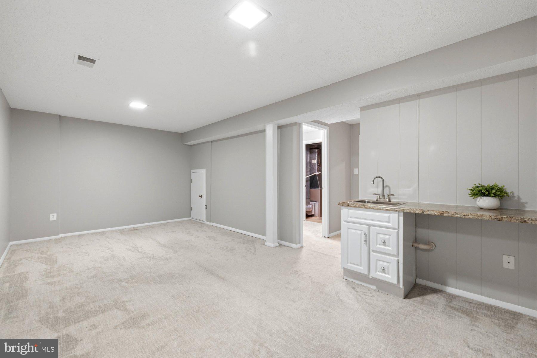 5 Pontiac Way Gaithersburg, MD 20878 - Photo 27 of 40 a view of cabinets and window