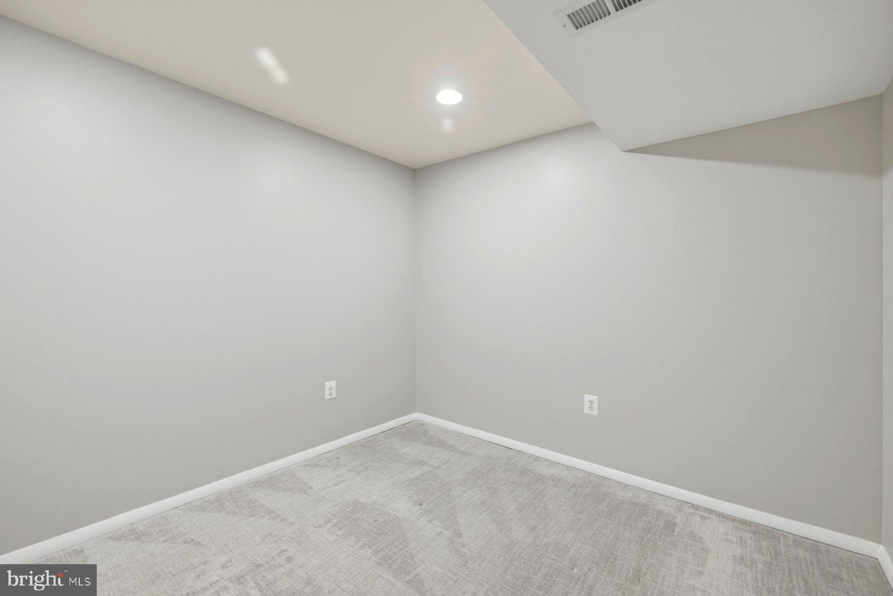 5 Pontiac Way Gaithersburg, MD 20878 - Photo 33 of 40 a view of an empty room