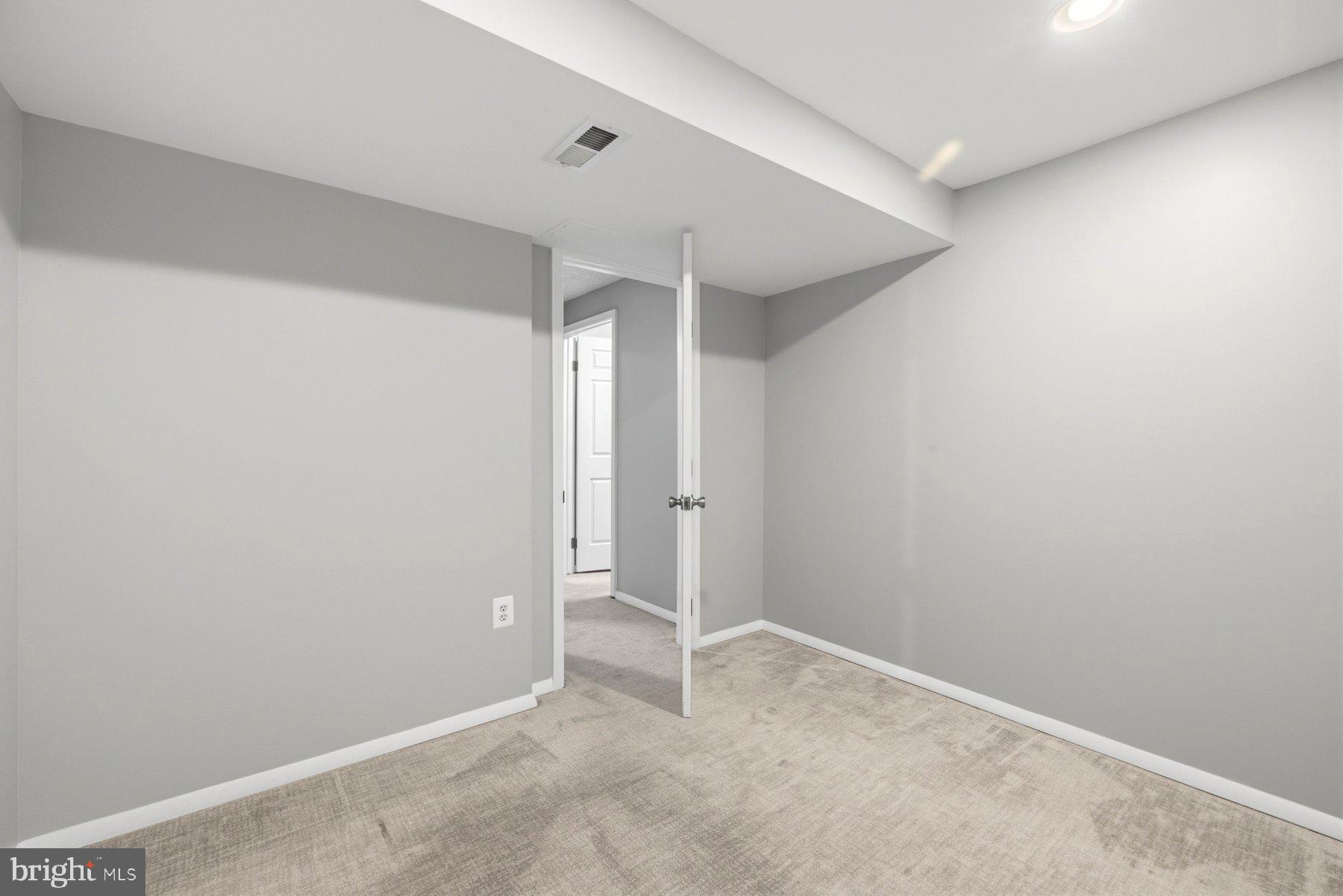 5 Pontiac Way Gaithersburg, MD 20878 - Photo 34 of 40 a view of an empty room