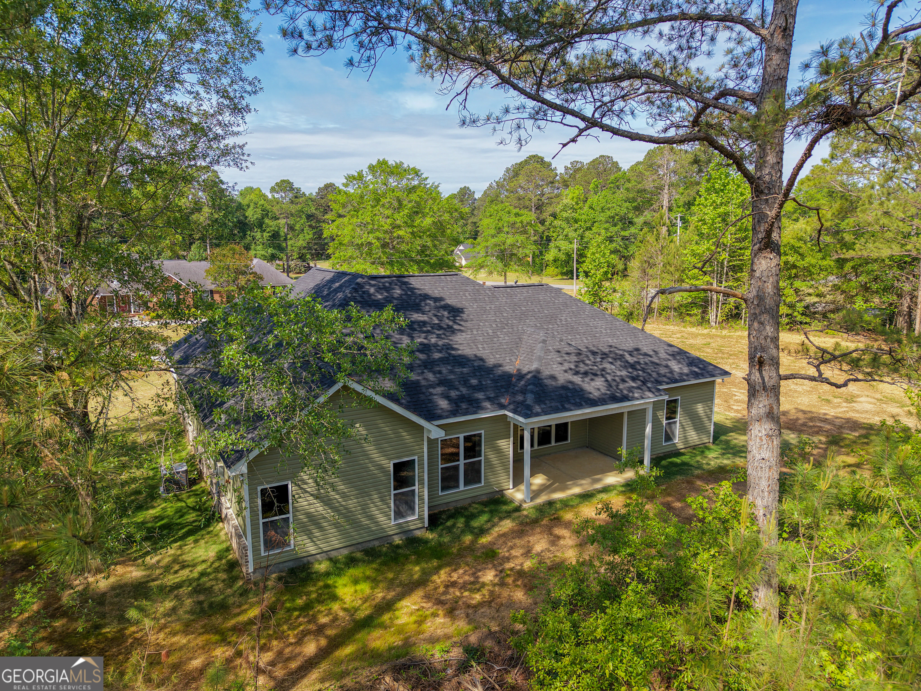 711 Flanders Lane Dublin, GA 31021 - Photo 47 of 49 front view of a house with a yard