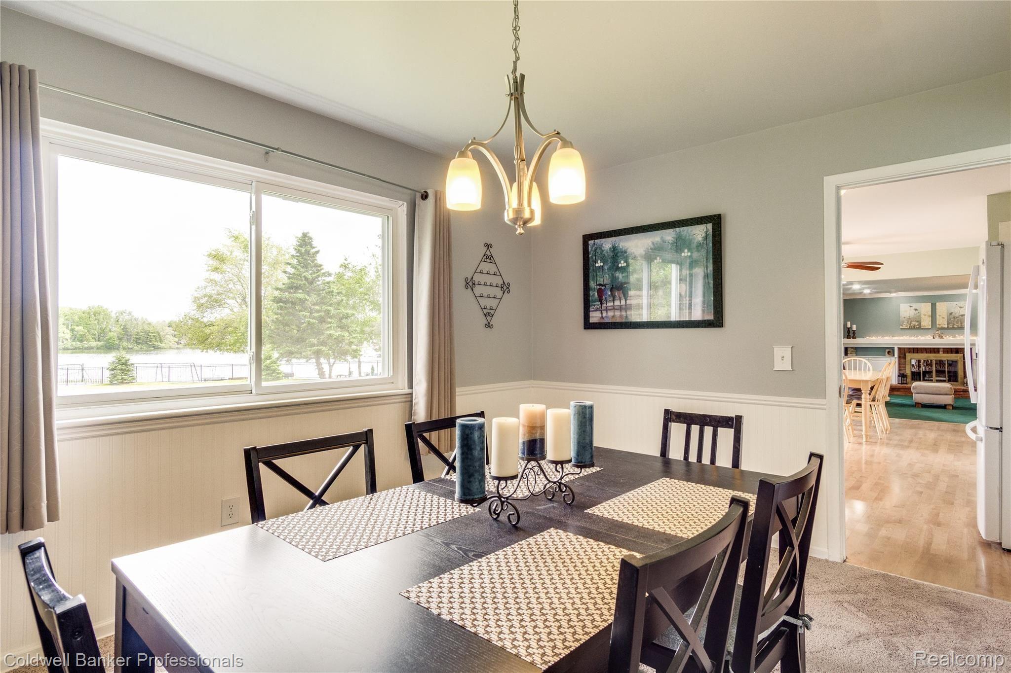 2481 Eaton Gate Road Lake Orion, MI 48360 - Photo 27 of 71 Dining room
