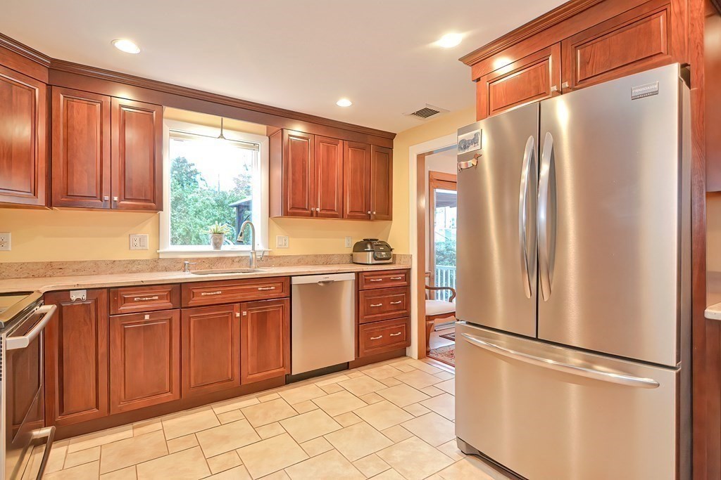 8 Bennett Road Watertown, MA 02472 - Photo 10 of 33 Gallery Image 10