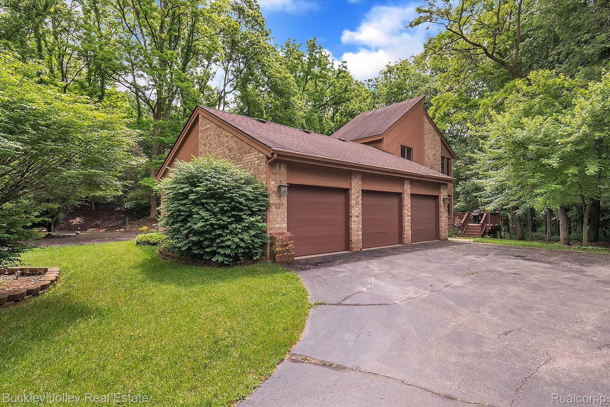 7926 Winans Lake Road Brighton, MI 48116 - Photo 36 of 36 840 Sq. Ft 3 Car Garage
