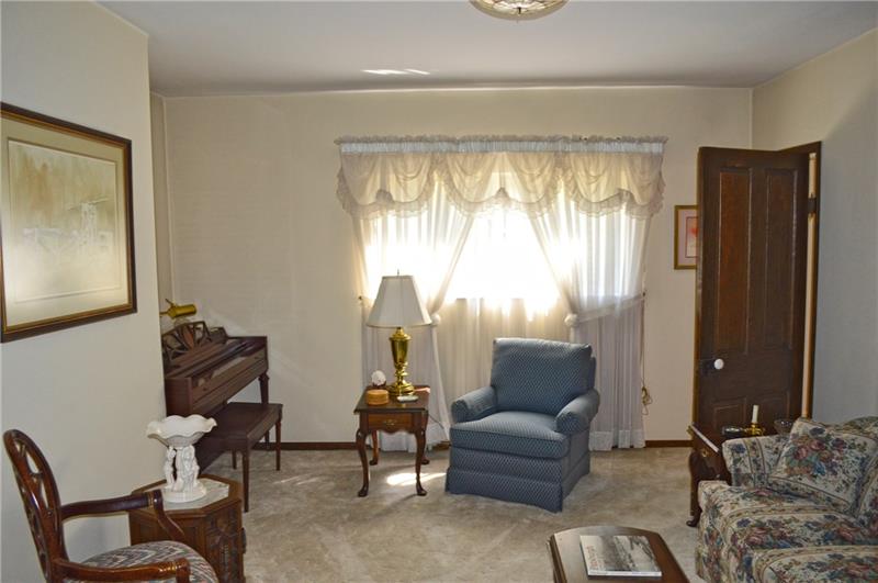 115 Dutch Glory Road Amity, PA 15311 - Photo 3 of 25 Formal Living Room