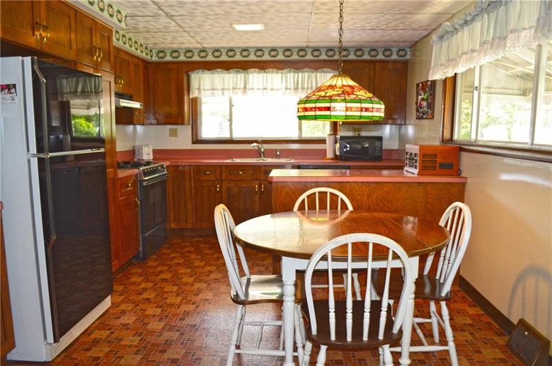 115 Dutch Glory Road Amity, PA 15311 - Photo 4 of 25 Fully Equipped Eat-In Kitchen!