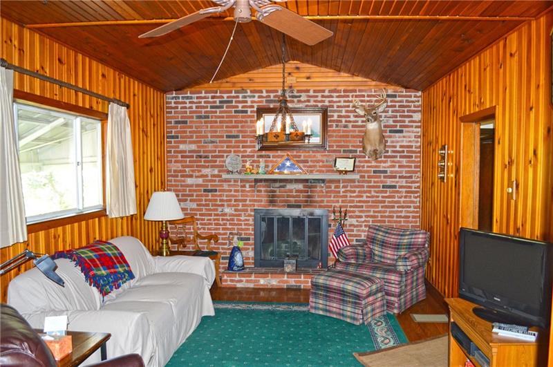 115 Dutch Glory Road Amity, PA 15311 - Photo 6 of 25 Large Family Room!