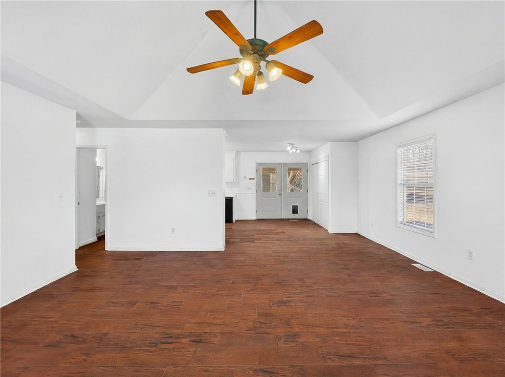 111 Logan Lane Easley, SC 29640 - Photo 4 of 33