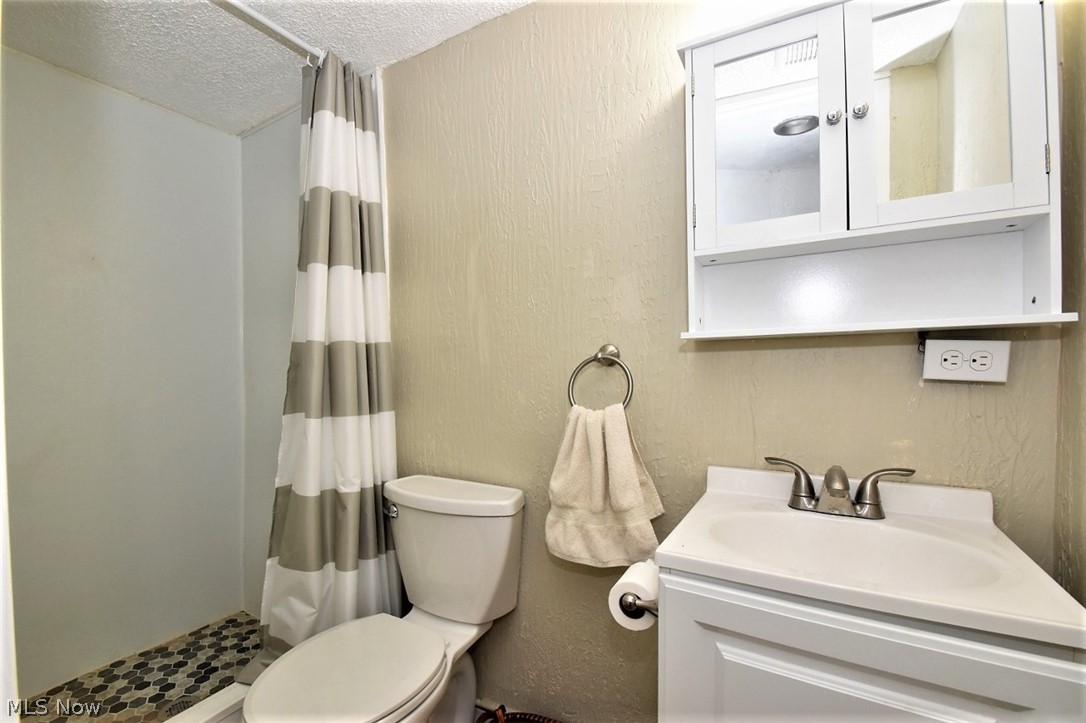 956 Woodview Road Cleveland, OH 44121 - Photo 22 of 30 Gallery Image 22
