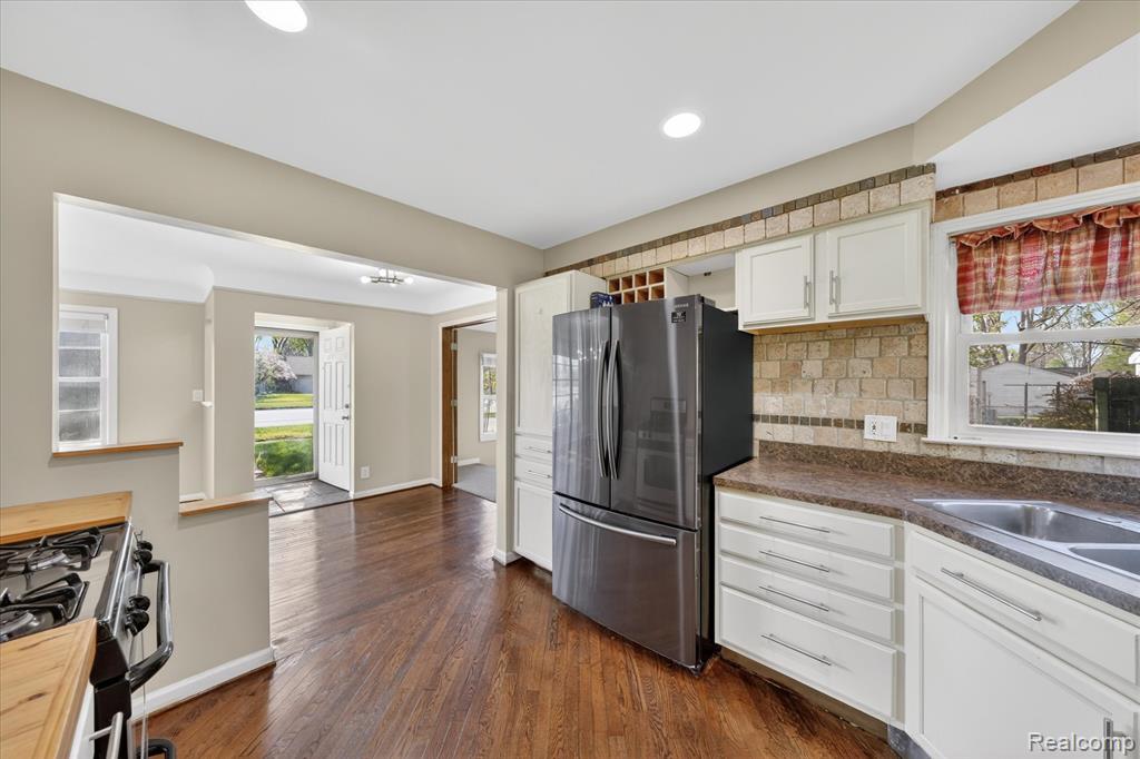 15151 Merriman Road Livonia, MI 48154 - Photo 15 of 38 Gallery Image 15