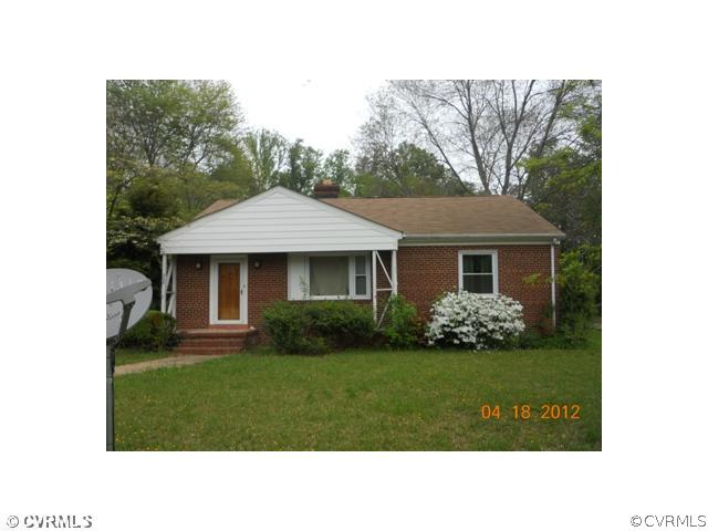 3633 Plainfield Road Richmond, VA 23234 - Photo 1 of 5 a house view with a garden space