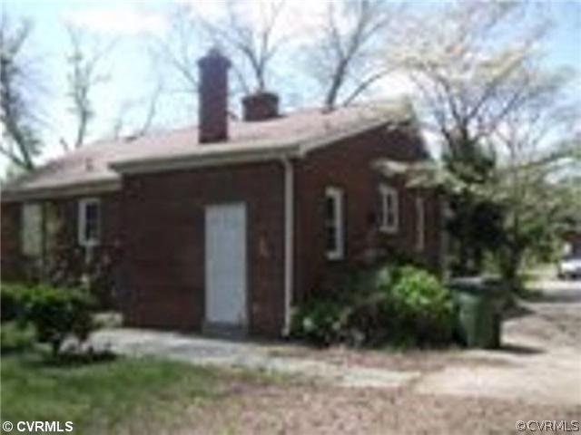 3633 Plainfield Road Richmond, VA 23234 - Photo 3 of 5 a view of a house with a yard and plants