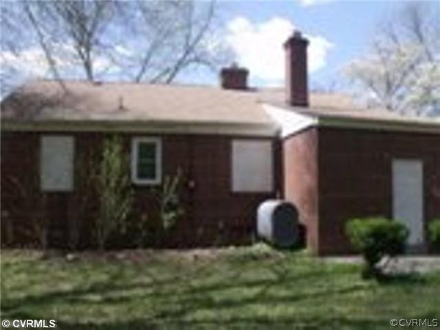 3633 Plainfield Road Richmond, VA 23234 - Photo 4 of 5 a house view with a garden space