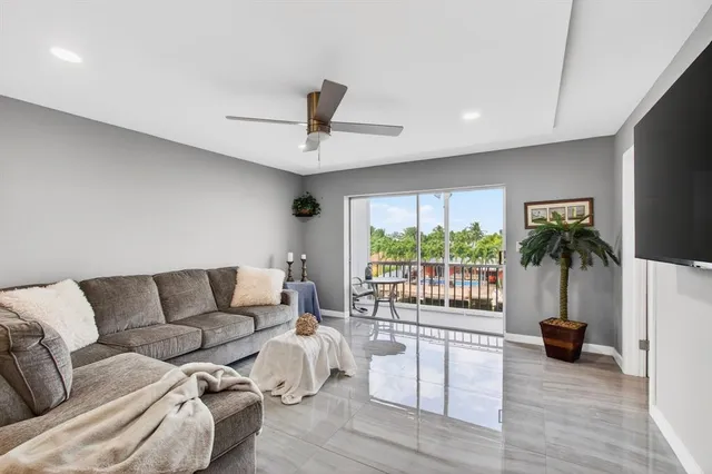 $449,000 | 777 Jeffery Street, Unit 302, Boca Raton, FL 33487