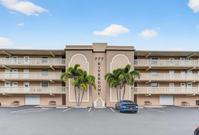 $449,000 | 777 Jeffery Street, Unit 302, Boca Raton, FL 33487