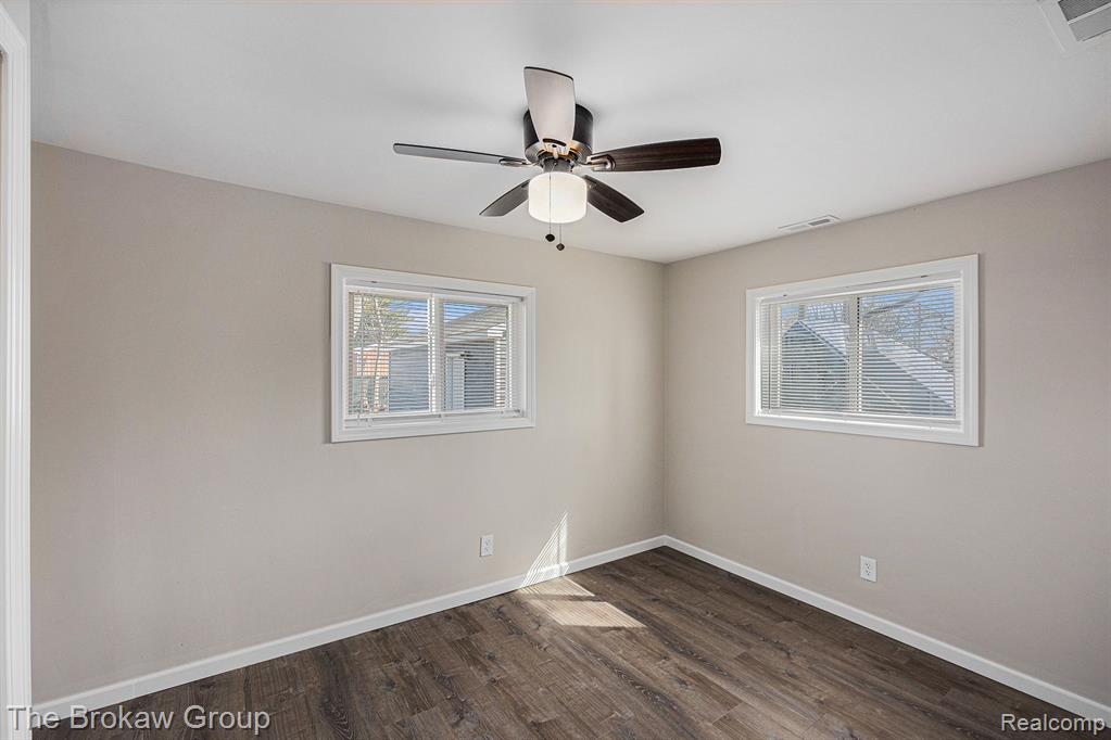 2985 Hessel Avenue Rochester Hills, MI 48307 - Photo 14 of 20