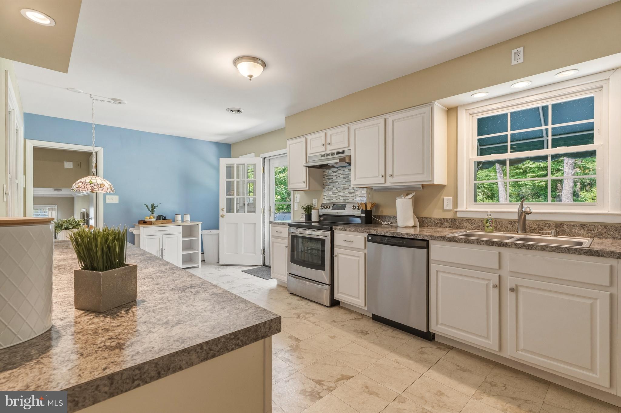 1802 Dulaney Valley Road Lutherville-Timonium, MD 21093 - Photo 10 of 50 Kitchen