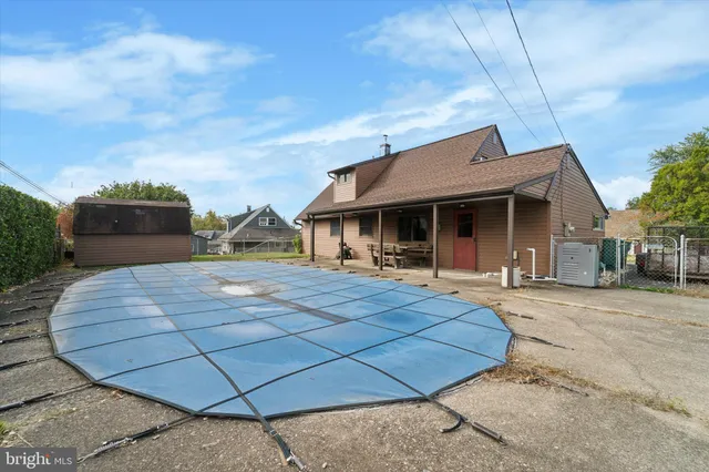 $379,900 | 14 Cinnamon Road, Levittown, PA 19057