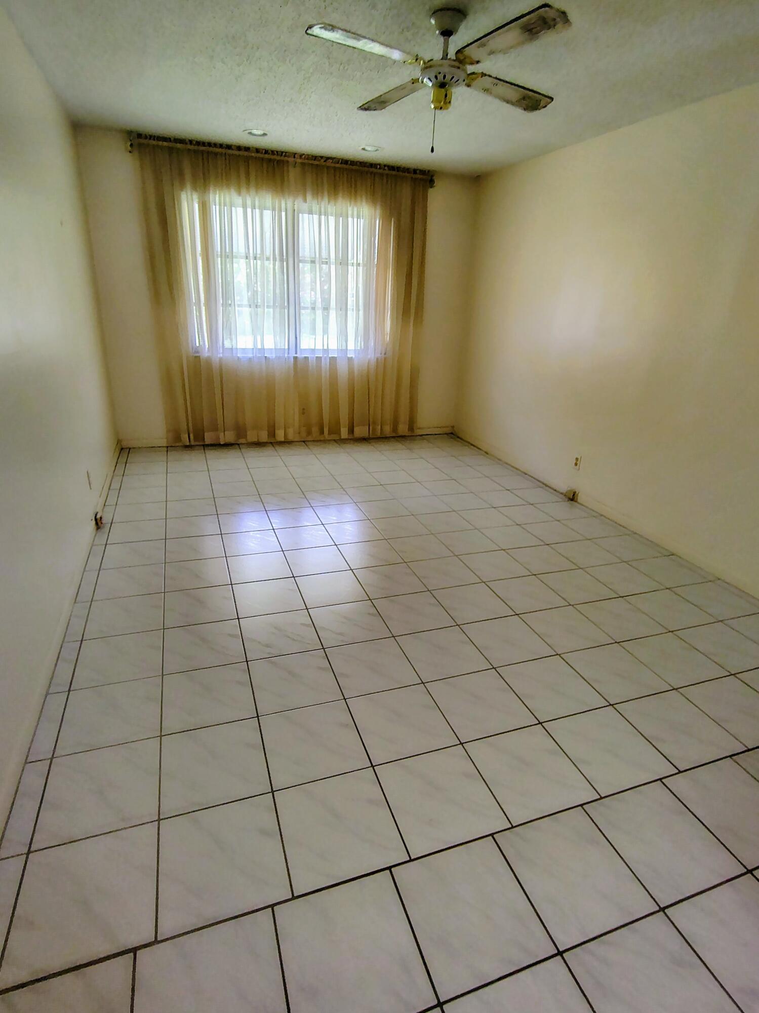 380 High Point Boulevard, Unit A Delray Beach, FL 33445 - Photo 8 of 18 a view of an empty room and window