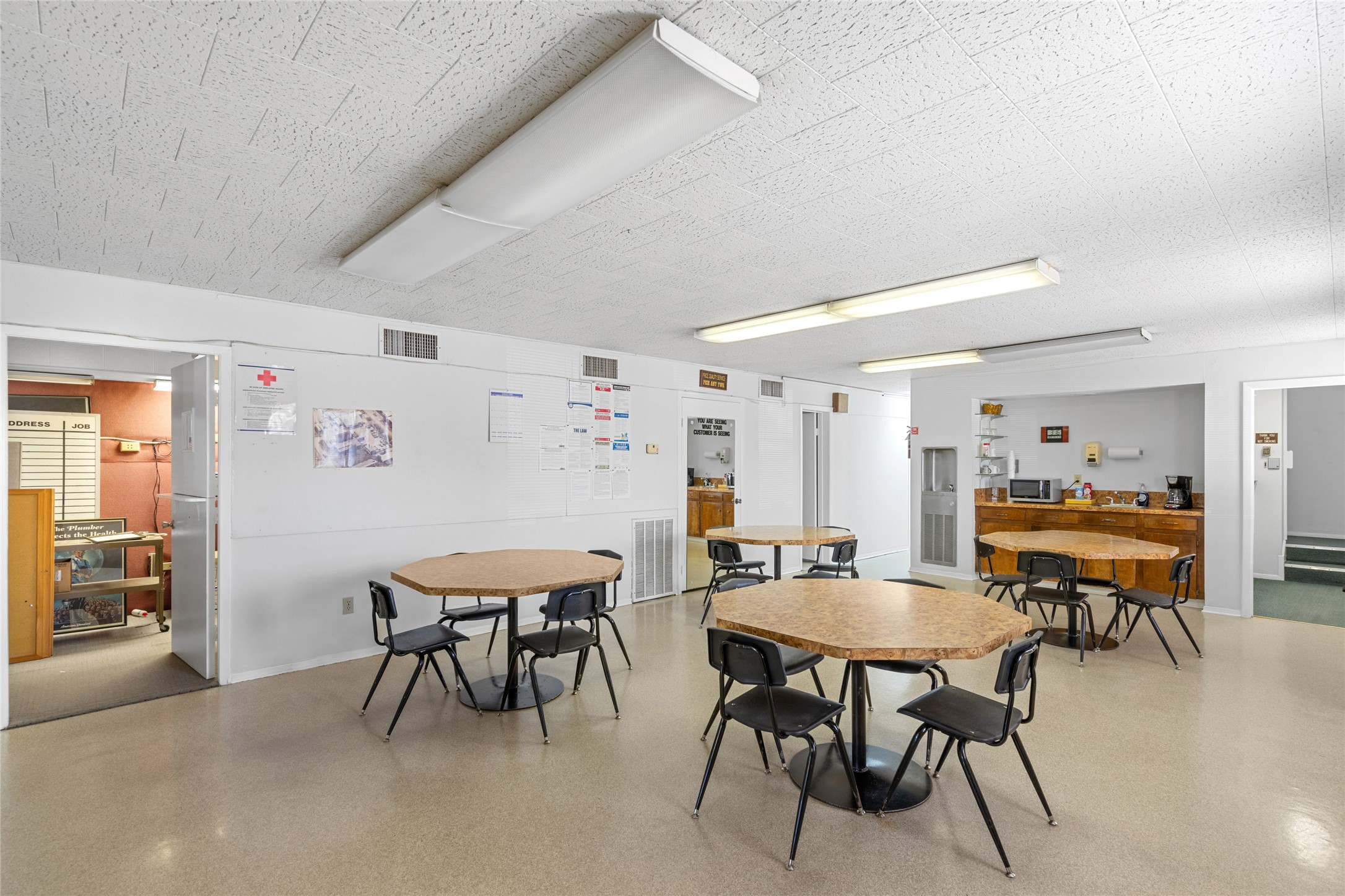 6910 Winton Street Houston, TX 77021 - Photo 13 of 50 a dining room with furniture and window