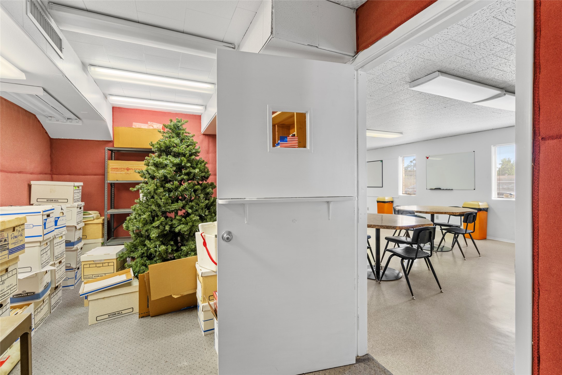 6910 Winton Street Houston, TX 77021 - Photo 17 of 50 a dining room with furniture and a potted plant