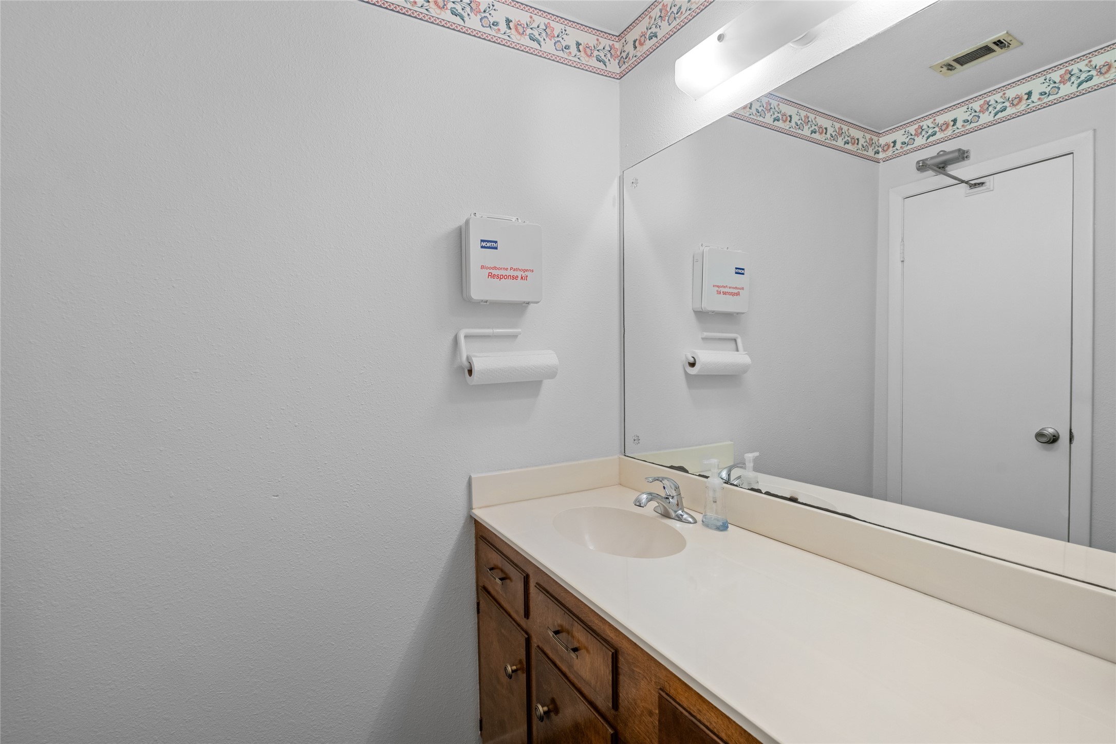 6910 Winton Street Houston, TX 77021 - Photo 26 of 50 a bathroom with a sink and a mirror