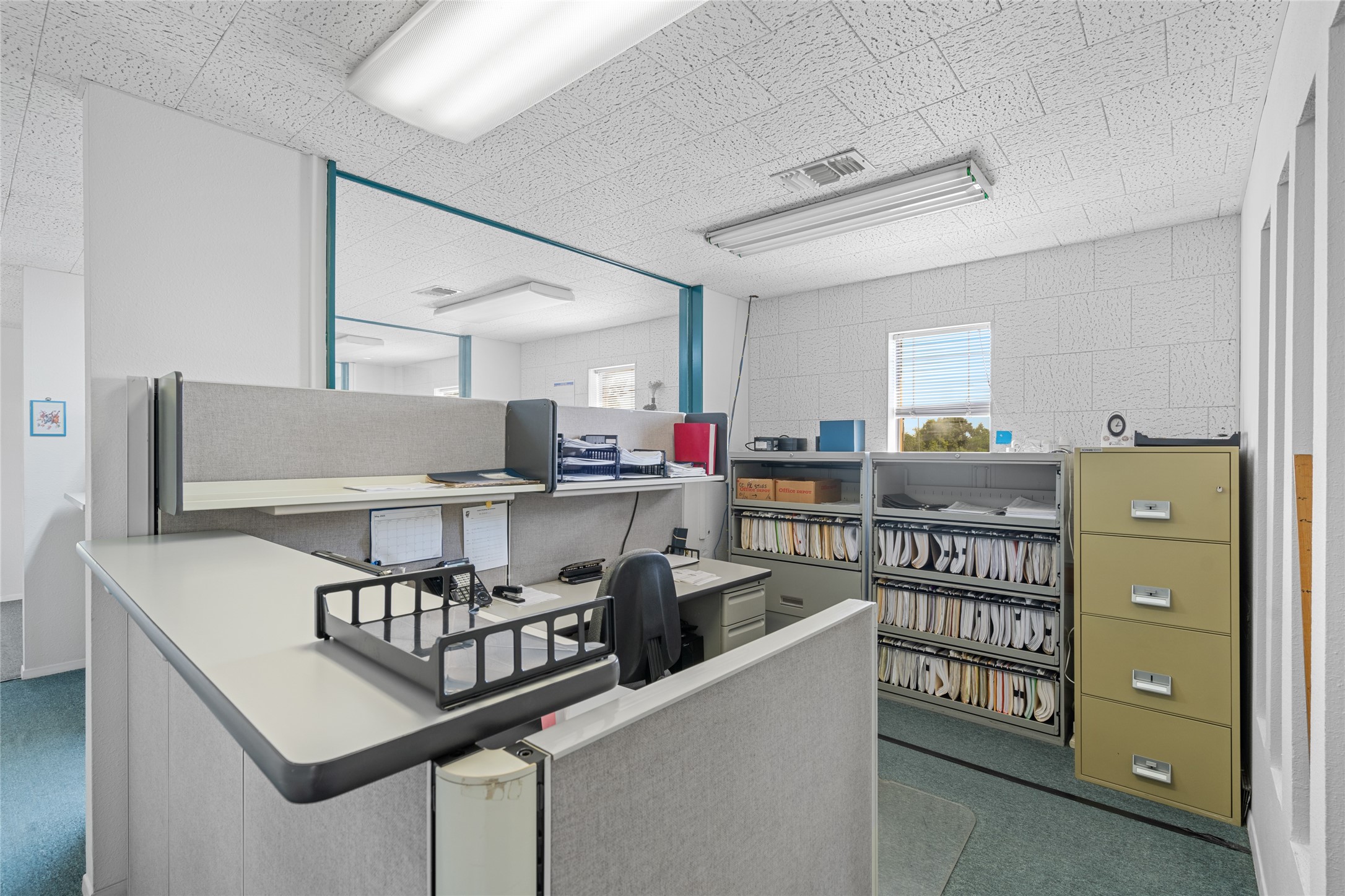 6910 Winton Street Houston, TX 77021 - Photo 33 of 50 a living room with furniture and kitchen view