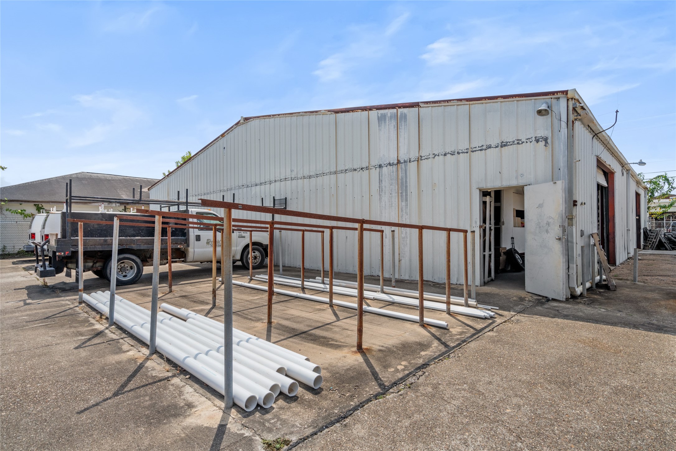 6910 Winton Street Houston, TX 77021 - Photo 40 of 50 a view of a terrace with chairs