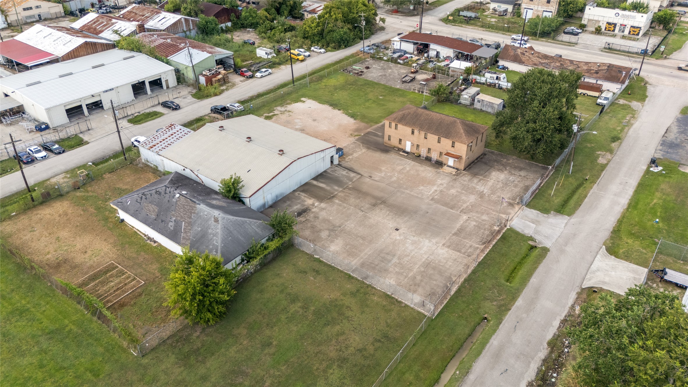 6910 Winton Street Houston, TX 77021 - Photo 43 of 50 an aerial view of a house