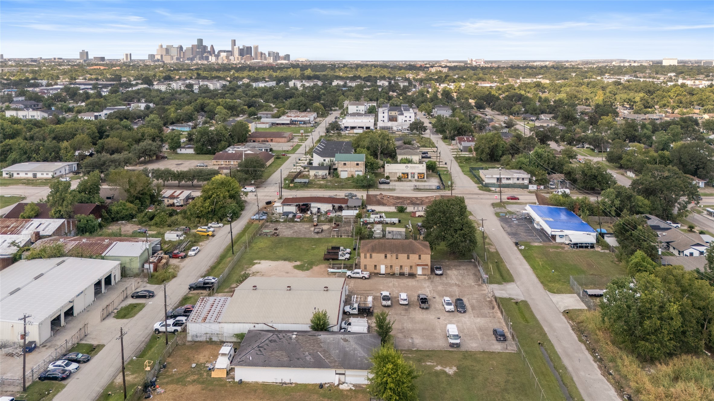 6910 Winton Street Houston, TX 77021 - Photo 44 of 50 an aerial view of residential houses with city view