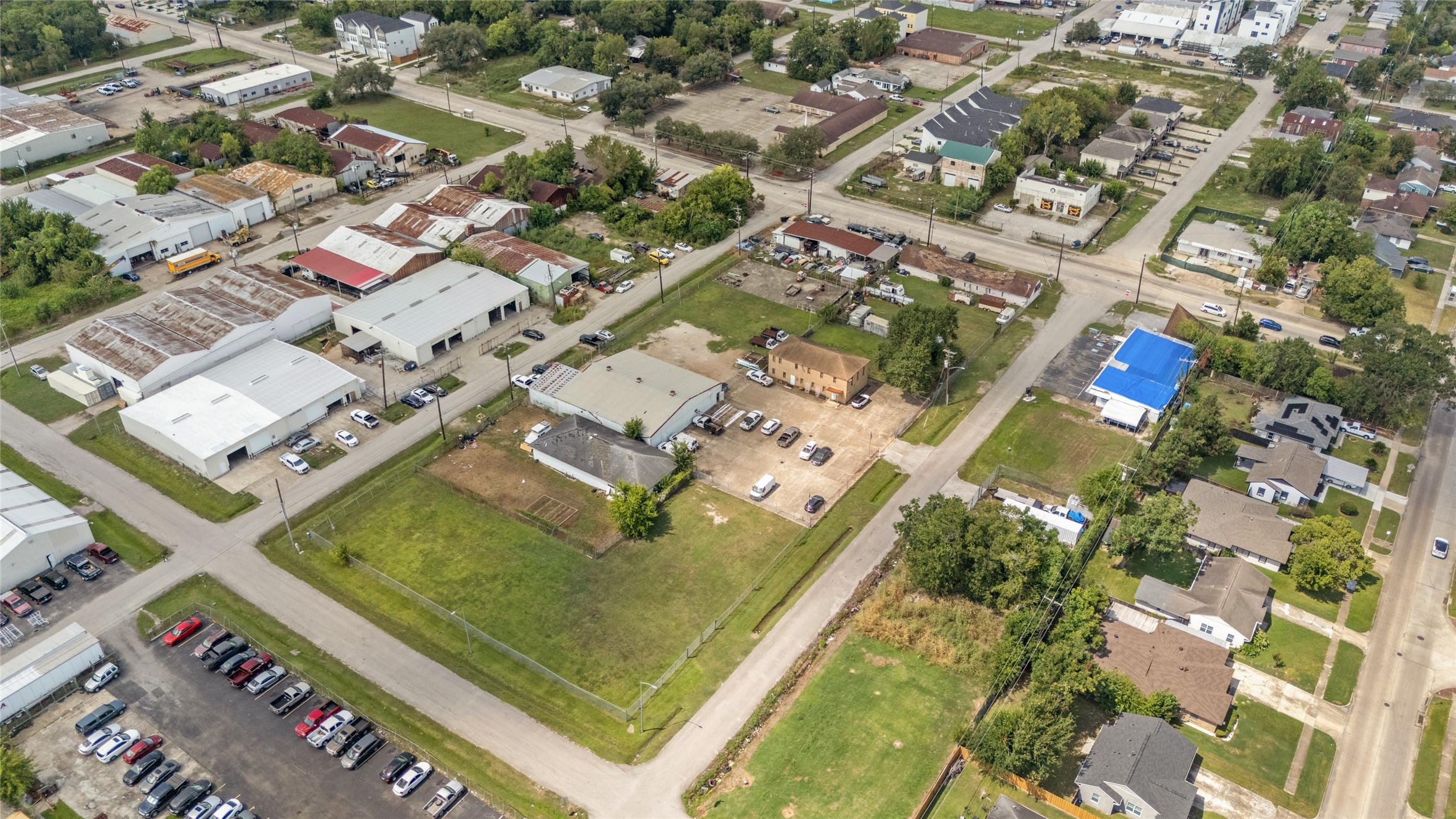 6910 Winton Street Houston, TX 77021 - Photo 46 of 50 an aerial view of a city